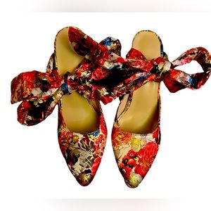 Beautiful floral 3in heels
